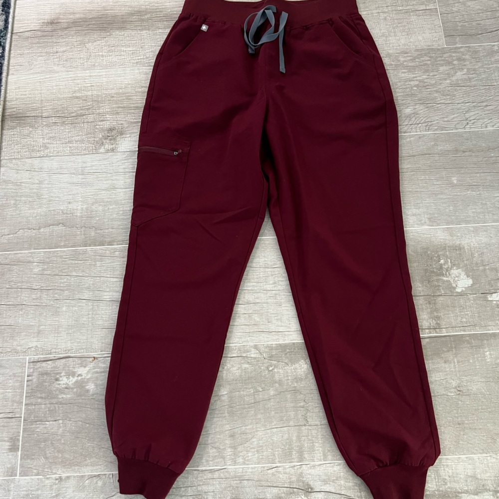 Figs Women’s Zamora Joggers. Size M. PO 4239 Burgundy. Style #W18SW2005
